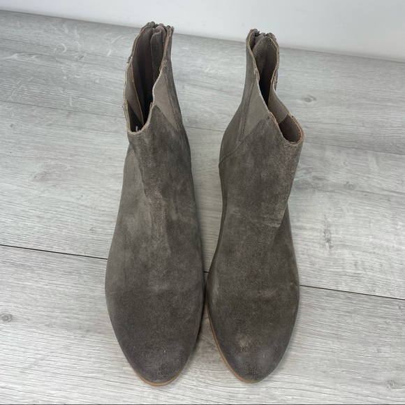 π
Ίrebels Taupe Suede Ankle Boots - Picture 4 of 8